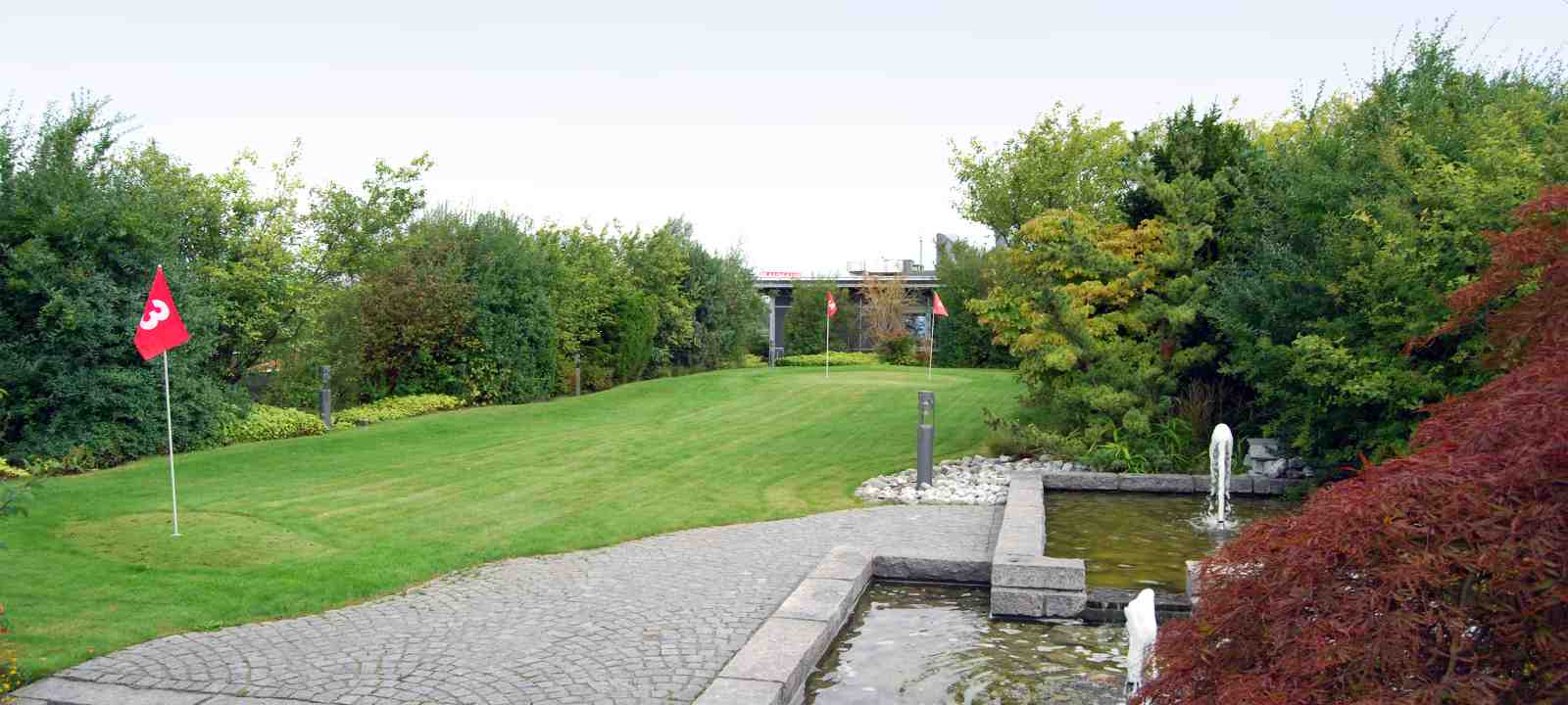 Dachgarten mit Golfplatz und Springbrunnen