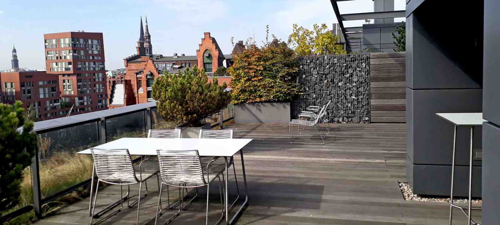 Dachterrasse mit Holzbelag