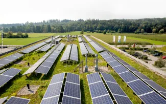 Dachbegrünung und Solar mit Sattelaufbau